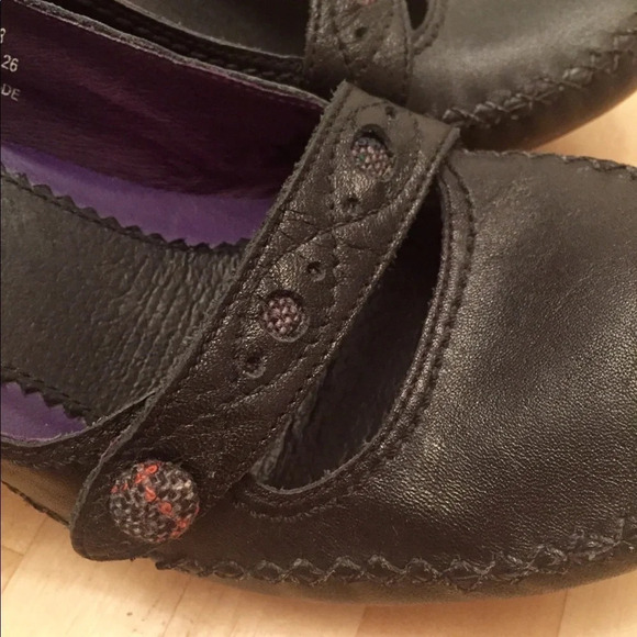 Cute, Classy, Vintage-looking Black  Heels from Naturalizer - Picture 12 of 16